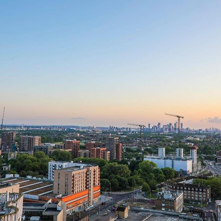 Amazing London City Skyline View & Transport Links Barking  Extérieur photo