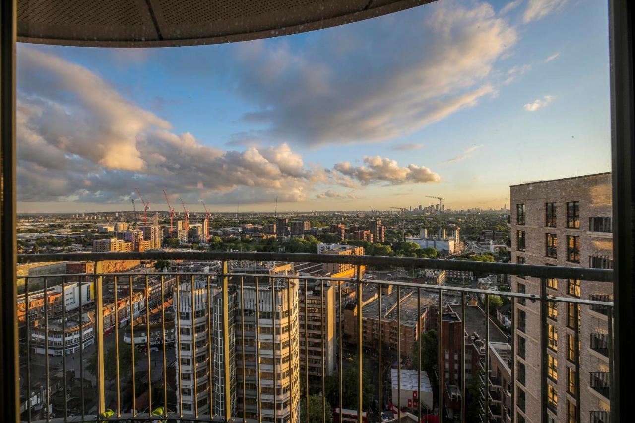 Amazing London City Skyline View & Transport Links Barking  Extérieur photo