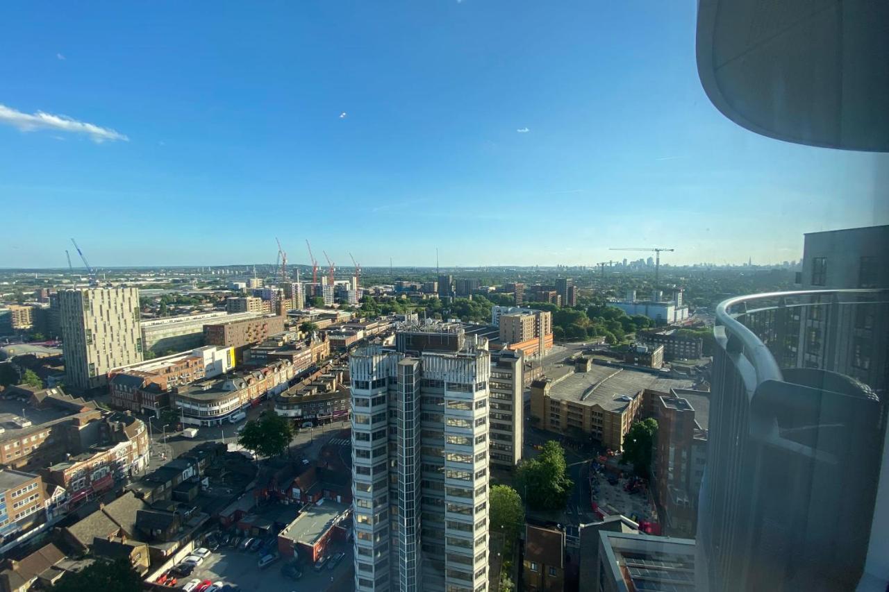 Amazing London City Skyline View & Transport Links Barking  Extérieur photo